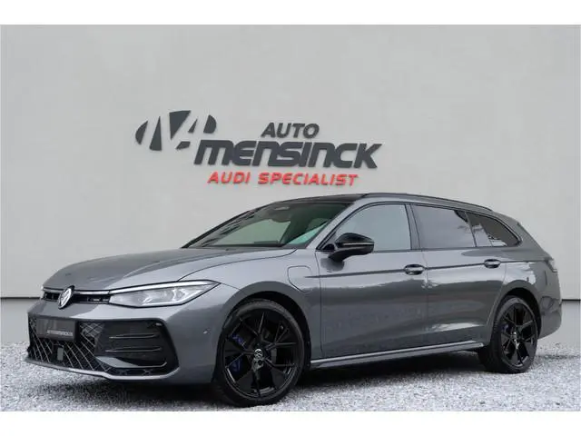 Volkswagen Passat Variant 1.5 eHybrid R-Line / Signature/ Harman Kardon/ Panoramadak / Trekhaak/ 200...