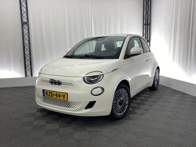 Fiat 500 RED 42 kWh 95% SOH Automaat | CarPlay | Cruise Control | Climate Control | LMV 16'' | Bluet...
