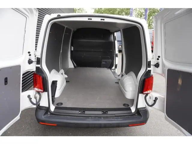 Volkswagen Transporter 150pk L2H1 Apple Carplay Parkeersensoren Navigatie Achterdeuren Cruise contro...