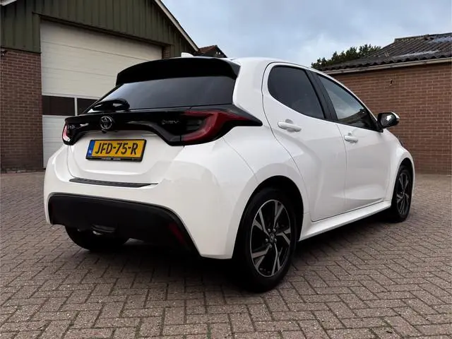 Toyota Yaris 1.5 Hybrid 115 First Edition - Apple Carplay, Stoelverwarming, Airco, Achteruitrijcamer...