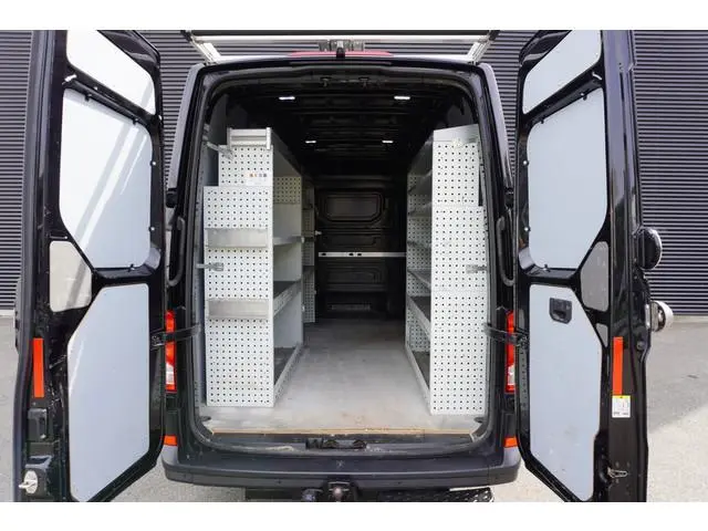 Volkswagen Crafter 180pk Automaat L3H3/L2H2  Navigatie Camera  Parkeersensoren Trekhaak Cruise contr...