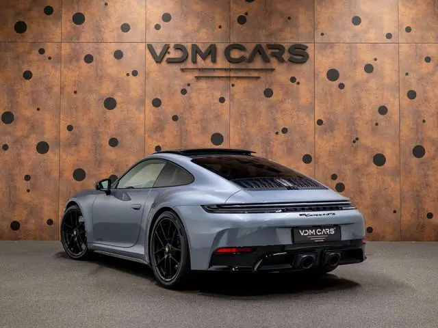 Porsche 911 3.6 T-Hybrid Carrera 4 GTS | Lift | 18-weg | ACC | Stoelventilatie | Glazen Schuifdak |