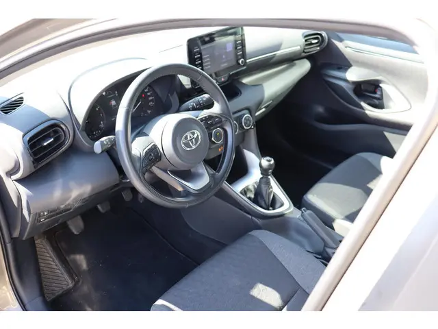 Toyota Yaris 1.5 VVT-i Active Parkeercamera, Apple carplay, Android auto.