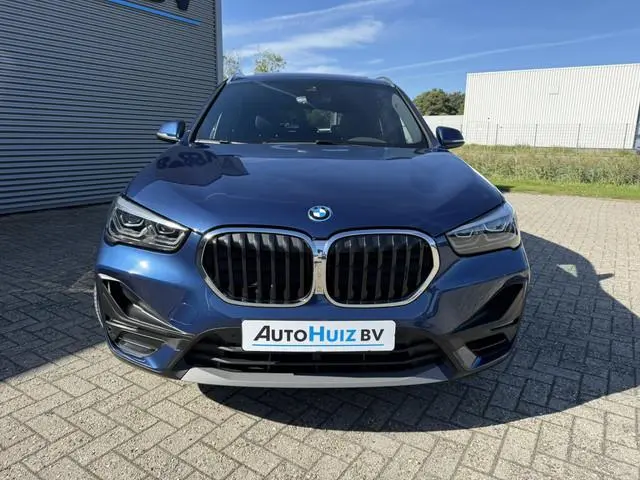 BMW X1 xDrive 25e Advantage Panoramadak Trekhaak LED Achteruitrijcamera Navi Pro HiFi-speakersysteem...
