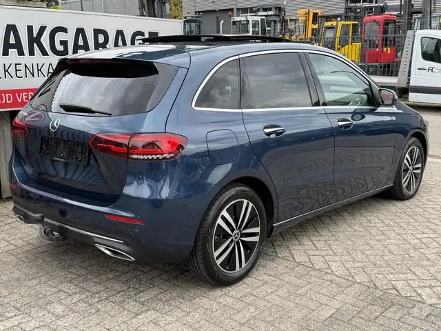 Mercedes-Benz B-klasse 250 e 17"/Panoramadak/Trekhaak/Head-up/Dodehoek/Adaptieve cruise/Camera/Stoel...