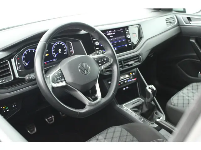Volkswagen Taigo 1.0 TSI 110pk 2x R-Line Trekhaak Virtual Cockpit Carplay