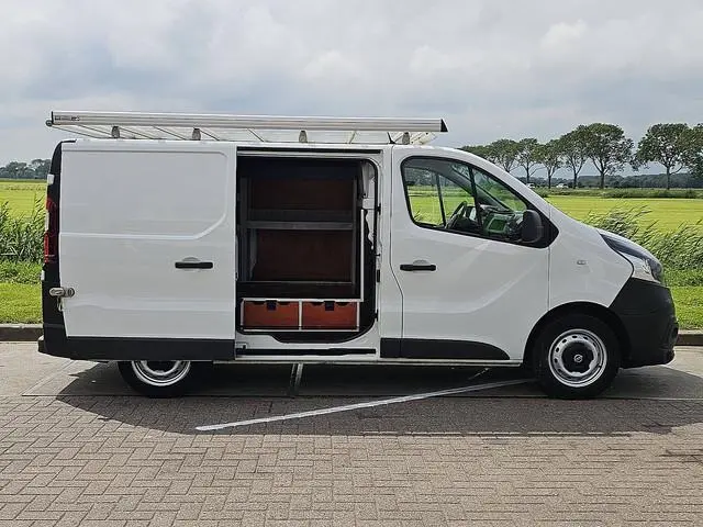 Nissan NV300