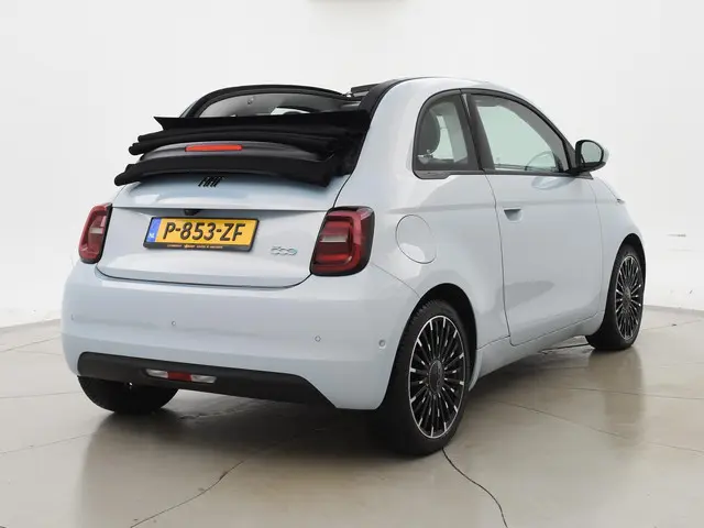 Fiat 500e 42 kWh Aut. *SOH 97%* *CELESTIAL BLUE* + STOELVERW. | CAMERA | 17 INCH | APPLE CARPLAY