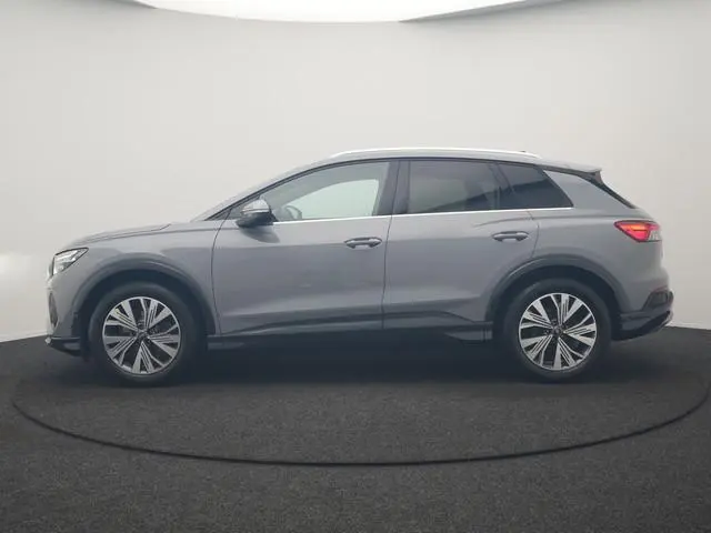 Audi Q4 e-tron 40 S Line 77 kWh 204pk Dealer O.H. | SOH 96,5 % | Trekhaak Af Fabriek | Adaptive Crui...