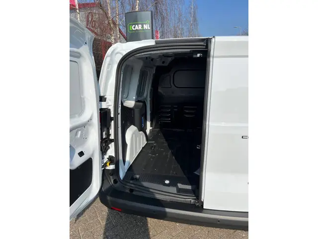 Ford E-Transit Courier