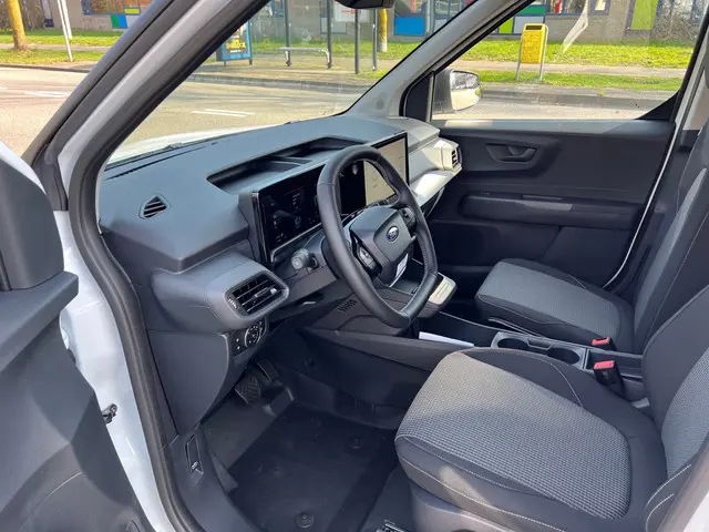 Ford E-Transit Courier