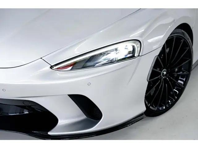 McLaren GT