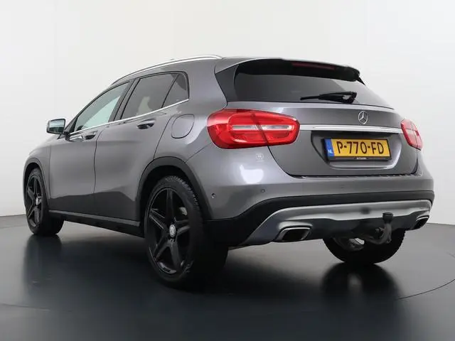 Mercedes-Benz GLA-klasse 200 Prestige Panoramadak ECC Camera Led Trekhaak Stoelverwarming