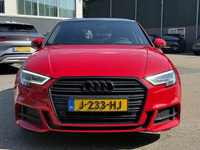 Audi A3 Limousine 35 TFSI CoD Advance Sport S-LINE BINNEN + BUITEN| PANO| STOELVERWARMING| LED| 2E E...