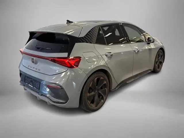 CUPRA Born Business One 204pk 62 kWh · Panoramadak · Camera · Apple/Android Car Play · Navigatie · 1...