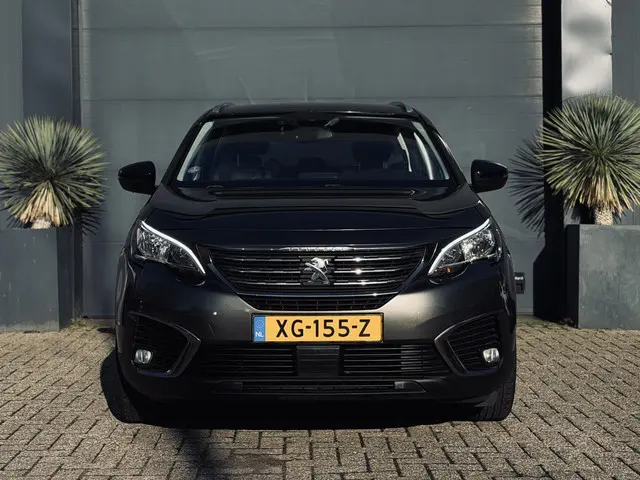 Peugeot 5008 1.2 PureTech/ Navi/PDC/AUT/7-Zits