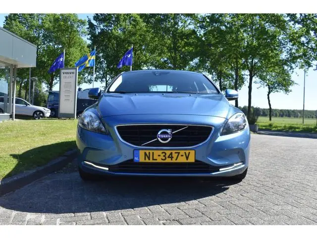Volvo V40 2.0 T2 122PK Kinetic | Stoelverwarming | Cruise Control | PDC V+A | 16''