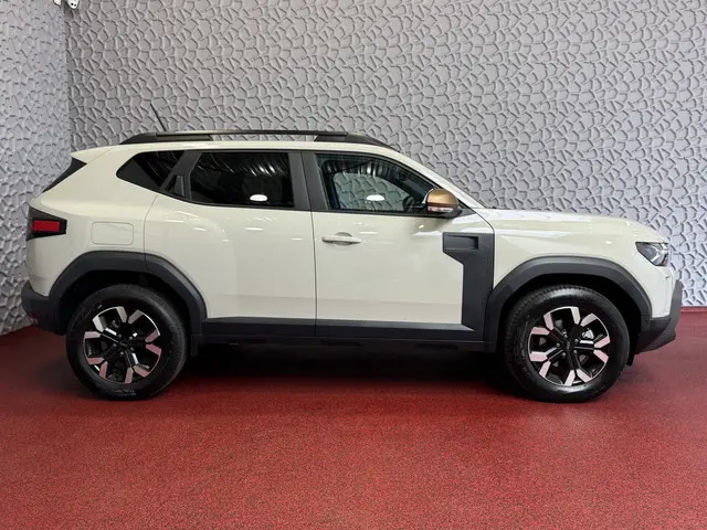 Dacia Duster 1.6 HYBRID SANDSTONE CAMERA CARLAY NAVI STOEL/STUUR/RUIT VERW. LED PDC