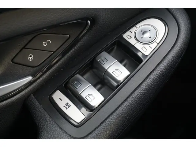 Mercedes-Benz C-klasse Estate 160 Premium/Dealeronderhouden/LED/Trekhaak/ Nette Auto.