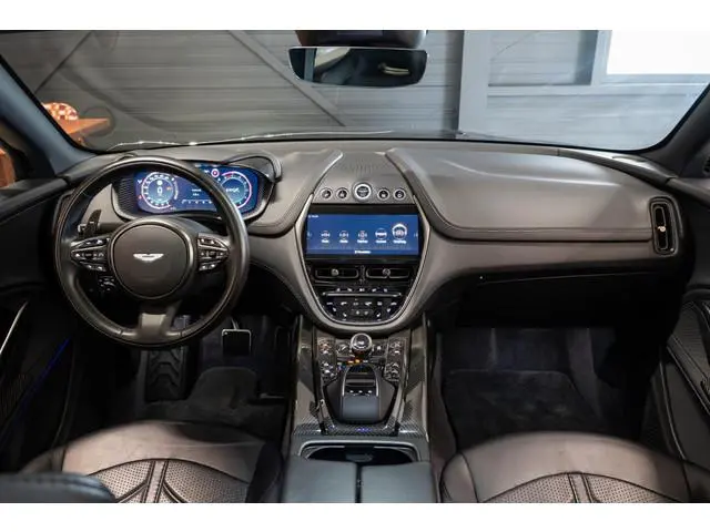 Aston Martin DBX