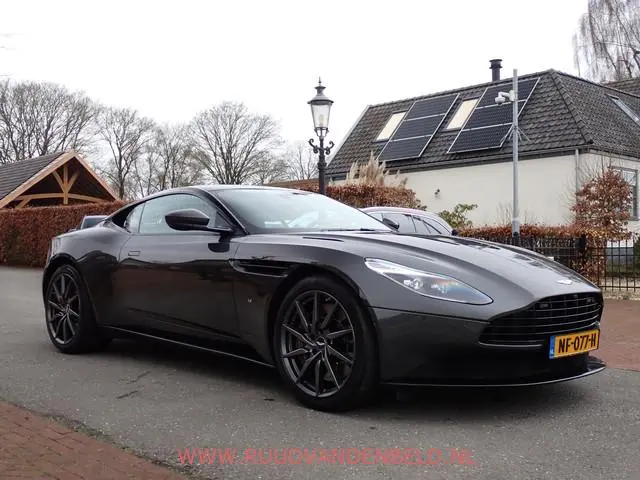 Aston Martin DB11