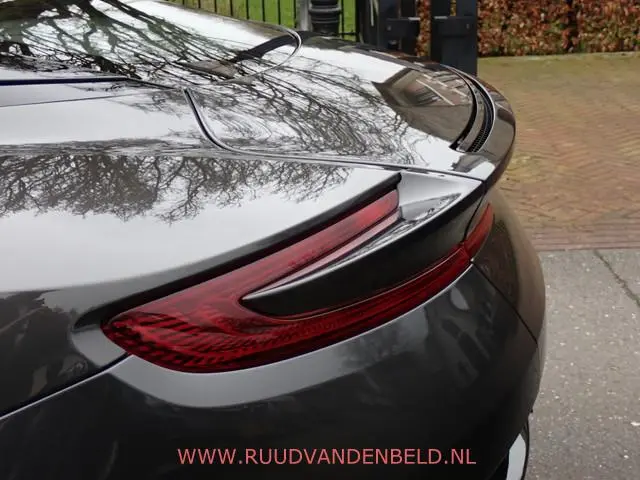 Aston Martin DB11