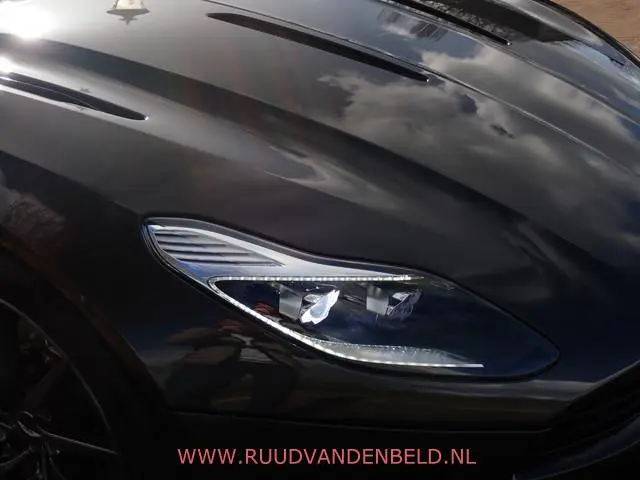 Aston Martin DB11