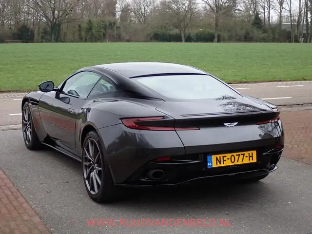 Aston Martin DB11