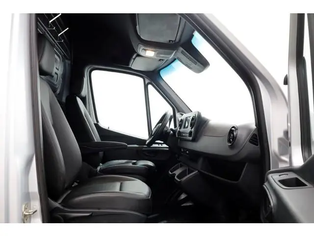 Mercedes-Benz Sprinter 319 CDI 3.0 V6 190pk E6 L2H2 7G Automaat LED/Camera/Navi Trekhaak 3500kg 10-2...