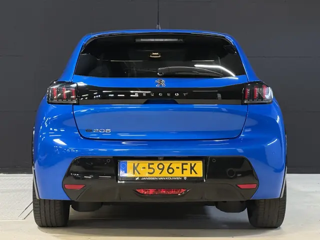 Peugeot e-208