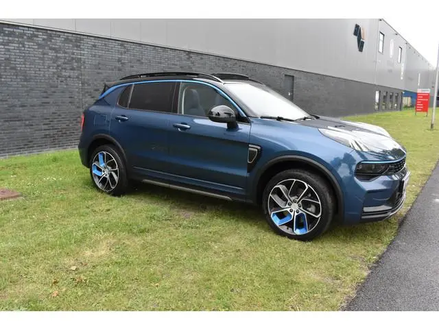 Lynk & Co 01