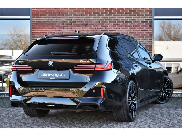 BMW 5-serie Touring 550e xDrive M-Sport Pro Pano ACC B&W 360 HUD Stoelvent 21inch