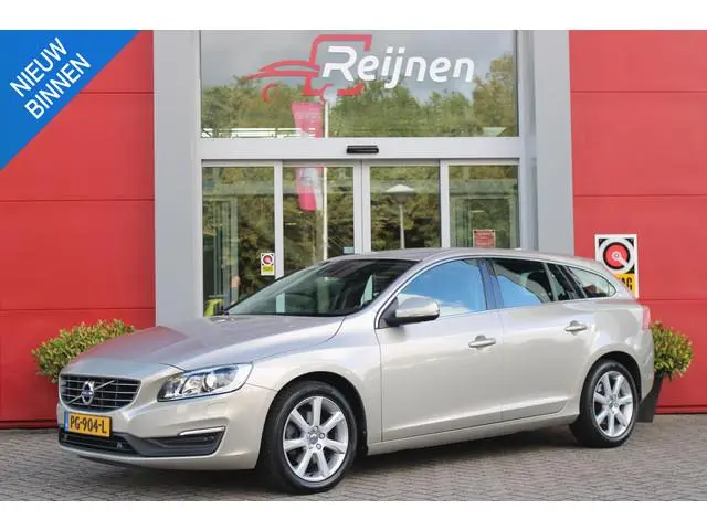 Volvo V60 1.5 T2 123PK AUTOMAAT POLAR+ | AFNEEMBARE TREKHAAK | STOEL/STUUR VERWARMING | ALL SEASON B...