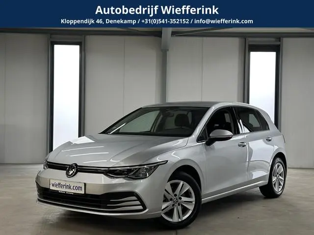Volkswagen Golf 1.5 TSI Life 130 pk | Acc | Led | Navi | Winter pack |
