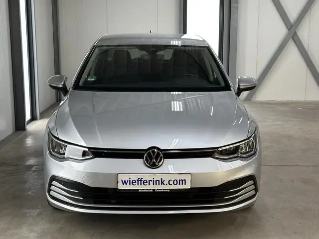 Volkswagen Golf 1.5 TSI Life 130 pk | Acc | Led | Navi | Winter pack |