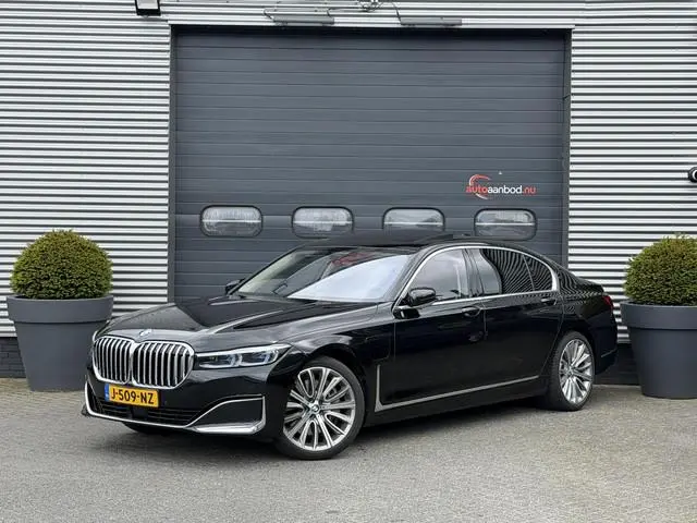 BMW 7-serie 745Le xDrive High Executive | TV Schermen | Panoramadak | 360* Camera | Massage | Head-U...