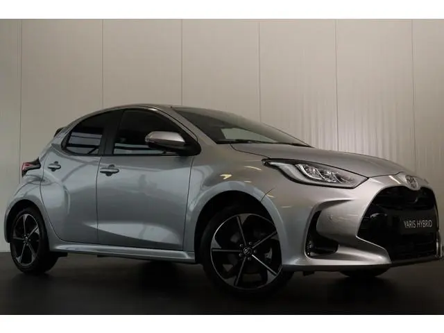 Toyota Yaris 1.5 Hybrid 130 Executive Draadloos Apple Carplay & Android Auto, Stuurverwarming, Parke...
