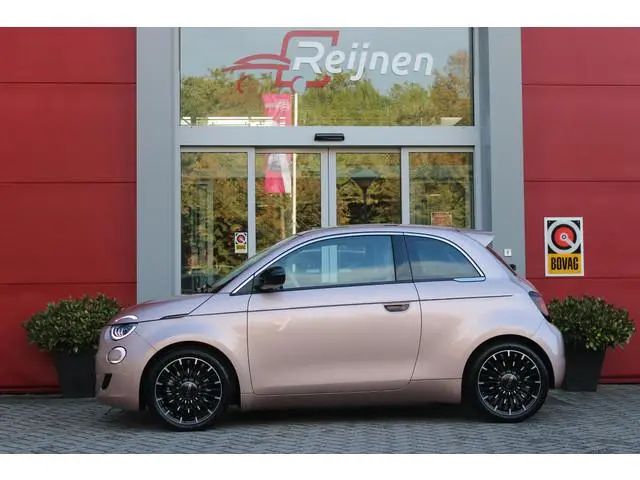 Fiat 500 1.0 Hybrid La Prima | PANORAMADAK | DRAADLOZE APPLE CARPLAY/ANDROID AUTO | DRAADLOZE TELEFO...