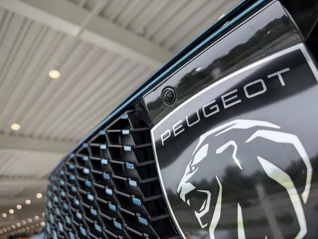 Peugeot e-3008