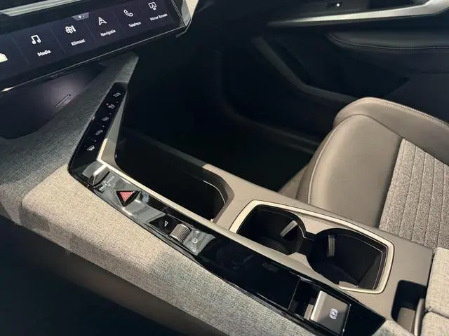 Peugeot e-3008