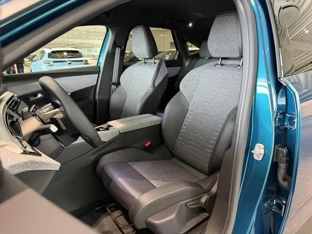 Peugeot e-3008