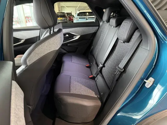 Peugeot e-3008