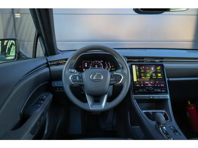 Lexus LBX