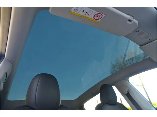 Tesla Model Y Long Range AWD 75 kWh Trekhaak, 20" Alu, AutoPilot3.0 Ryzen, FSD 99,- p/mnd