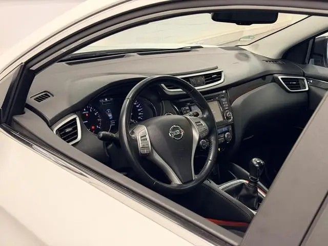 Nissan Qashqai 1.6 N-Connecta | Dealer onderhouden | Trekhaak | Panorama dak |