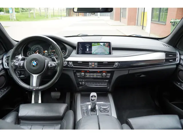 BMW X5 xDrive30d High Executive 7-pers / M-sport / Pano / Trekhaak / Acc / Leer Dash / Dealer ond /