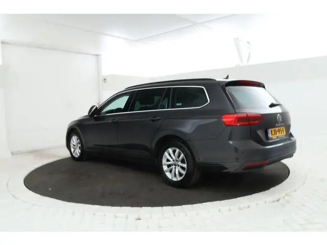 Volkswagen Passat Variant 1.6 TDI Elegance Business R Automaat, Panorama, Trekhaak!