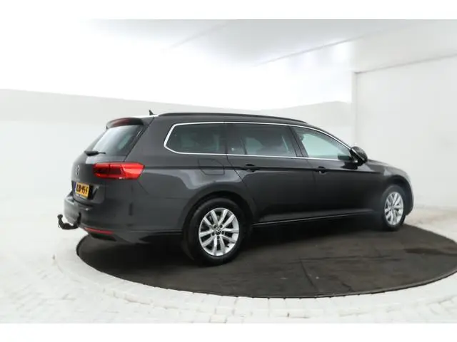 Volkswagen Passat Variant 1.6 TDI Elegance Business R Automaat, Panorama, Trekhaak!