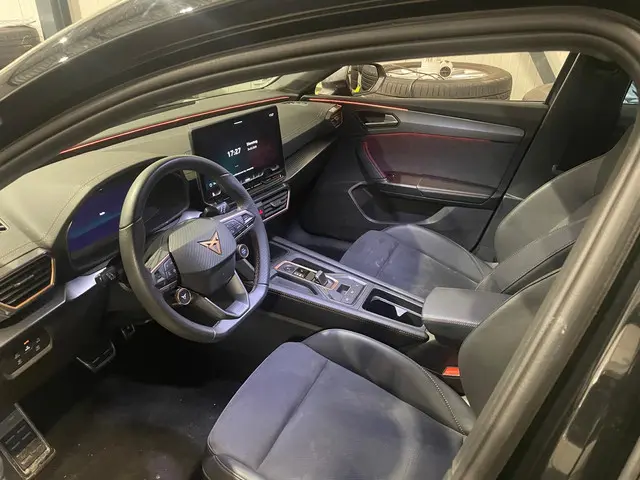 CUPRA Leon 1.5 TSI e-Hybrid Business Facelift SOH 99,9% Stoelverwarming Kuipstoelen 18" LMW