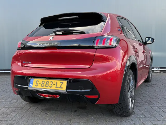 Peugeot e-208